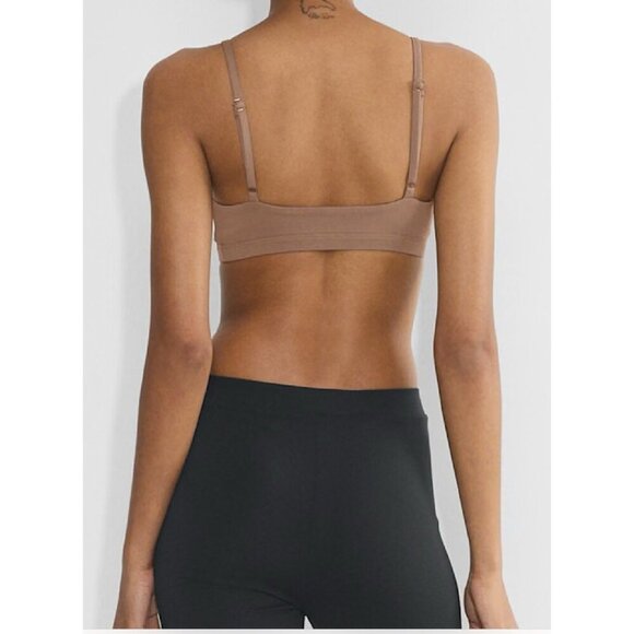 Aritzia Toasty Triangle Countour Bralette Size M New - Picture 2 of 11